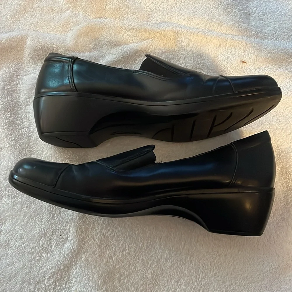 Shoes - Picture 4 of 7